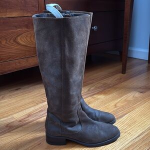 Donald J Pliner boots.  Size 7.  Like new condition.